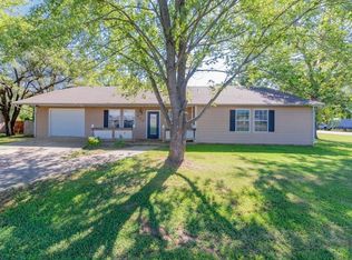 600 N Bradley Ave, Caney, KS 67333