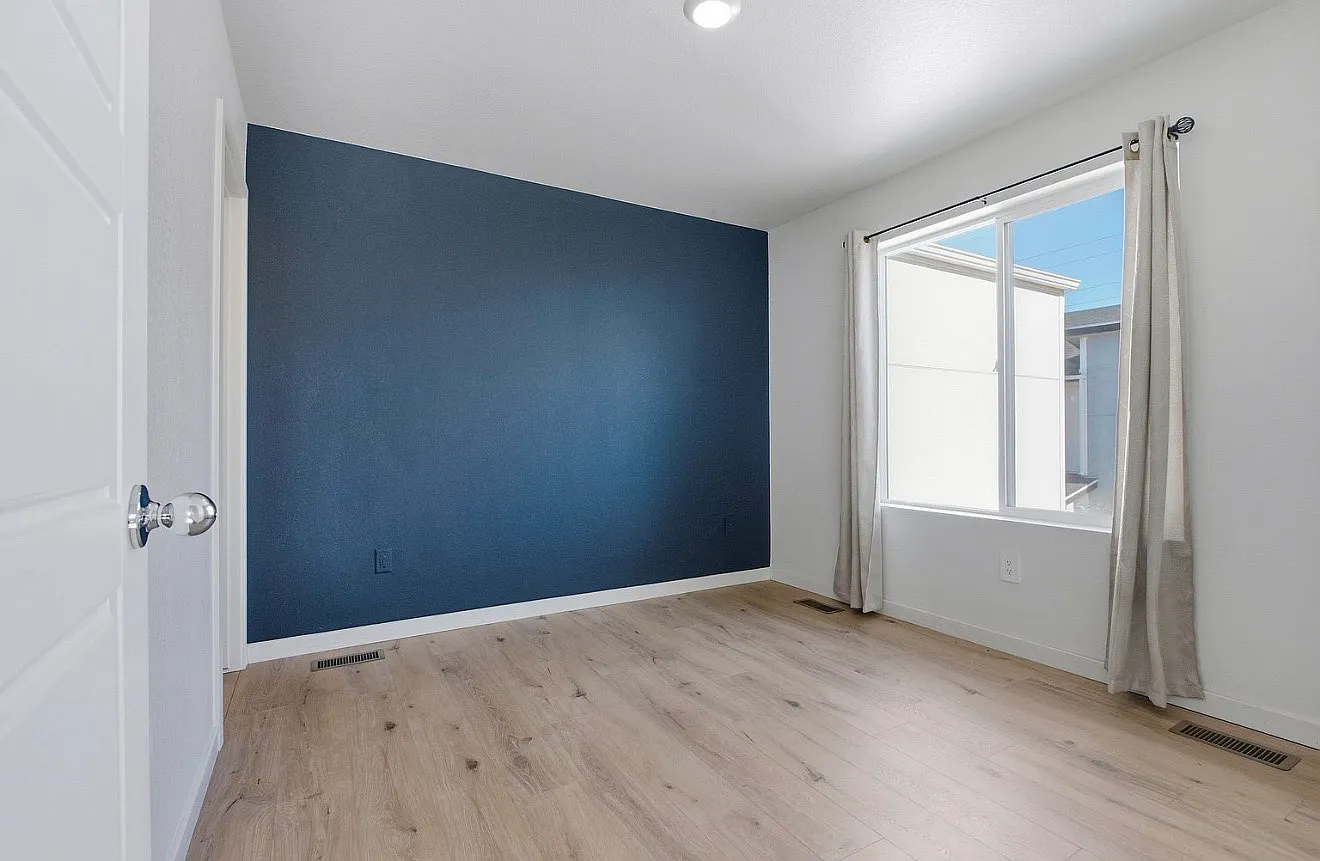 500 Denver Ave — Photo 3