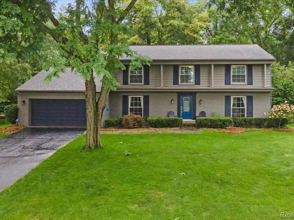 30055 Fox Run Dr, Beverly Hills, MI 48025