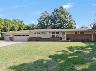 352 S Summitlawn St, Wichita, KS 67209