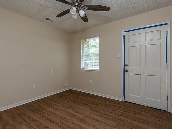 3rd image of 1871 Gooch Rd