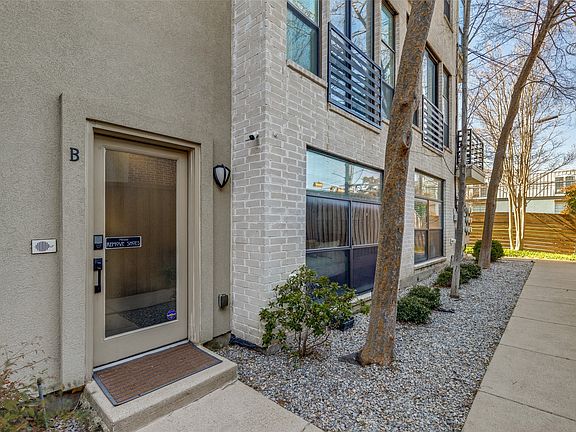 3rd image of 4618 Cedar Springs Rd APT B