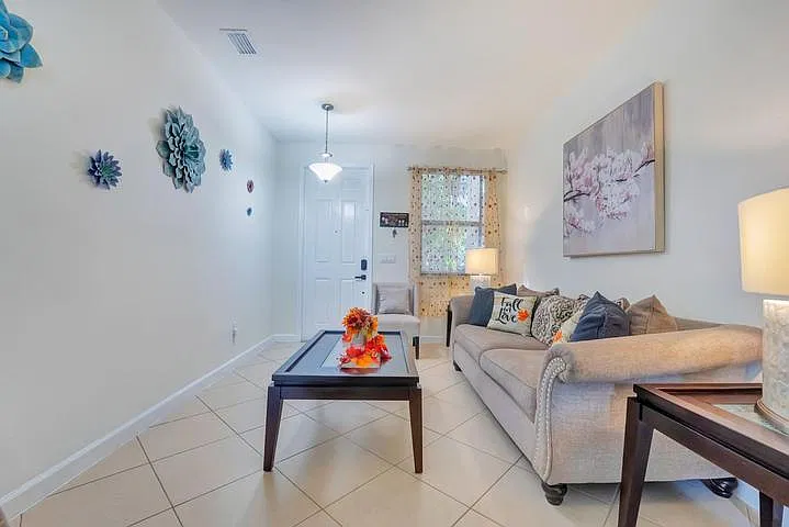 6946 Halton Park Ln — Photo 3