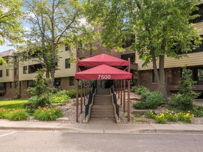 7500 Cahill Rd APT 304C, Edina, MN, 55439
