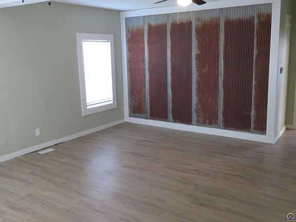 5th image of 411 W Lake St