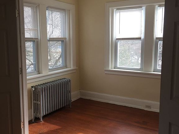 3rd image of 521-523 Oak St #309