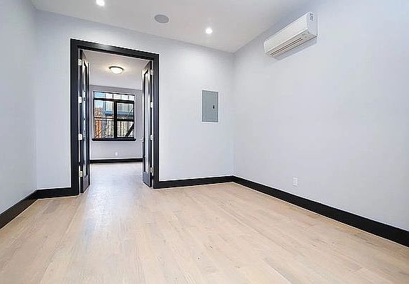 4th image of 148 Meserole St #2C