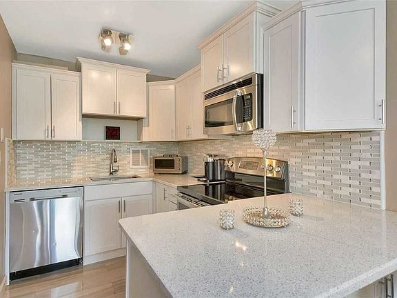 4th image of 7-15 162nd St #3B