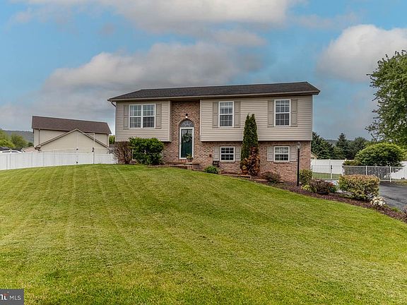 2nd image of 226 Meadow Ln