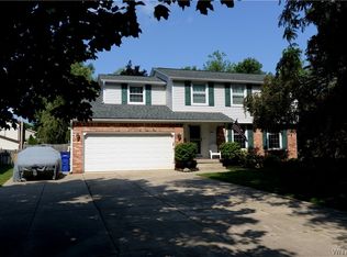 11 Montbleu Ct, Getzville, NY 14068