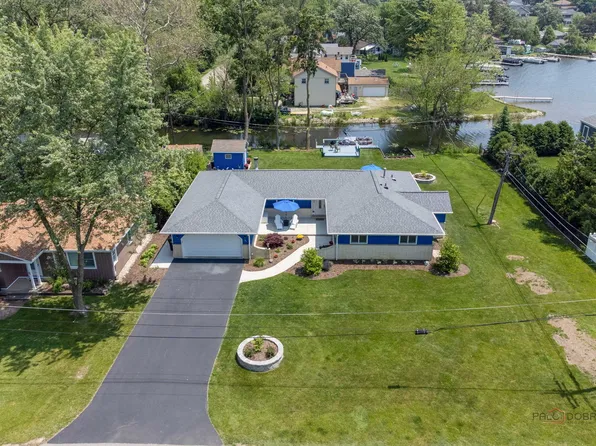 908 Jackson Ave, Wauconda, IL 60084