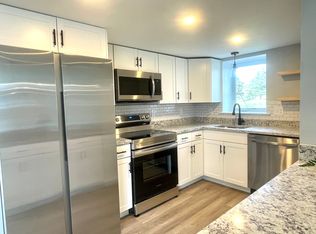 84 Tuttle Ln #B, Greenland, NH 03840