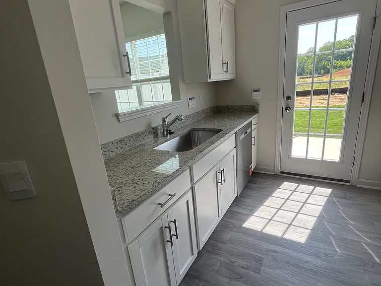 175 Moyer Dr — Photo 6