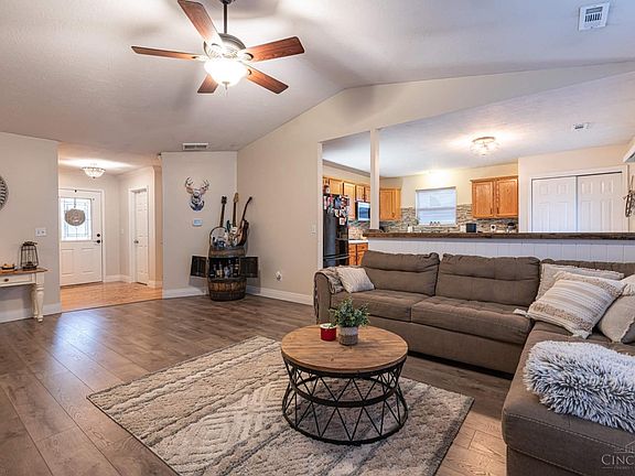 4th image of 815 Greenwood Ln