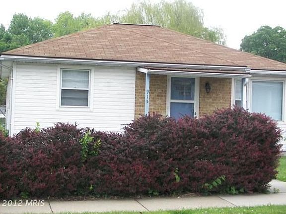 2nd image of 915 Summit Ave