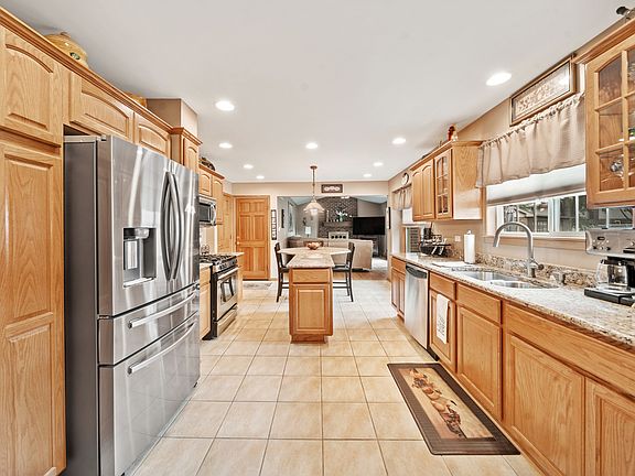 5th image of 3444 Drover Ln