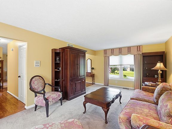 5th image of 3676 Saratoga Dr