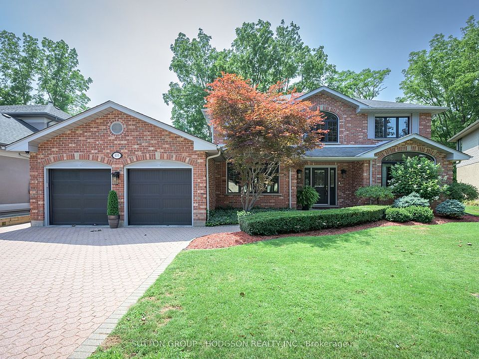 1st image of 103 Carriage Hill Dr