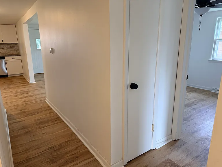 277 N La Salle Ave — Photo 6