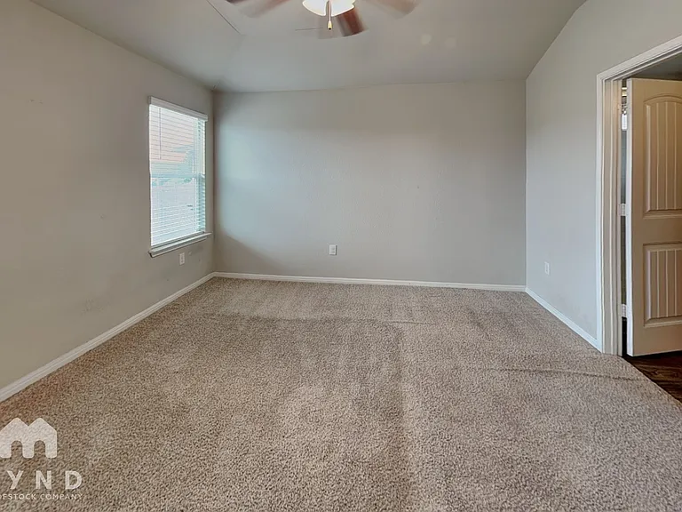 10808 Seguin St — Photo 8