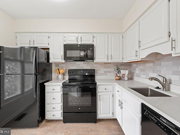 4th image of 514 Colecroft Ct
