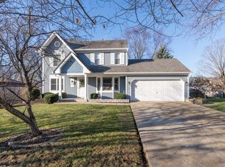 1040 Emerald Dr, Aurora, IL 60506