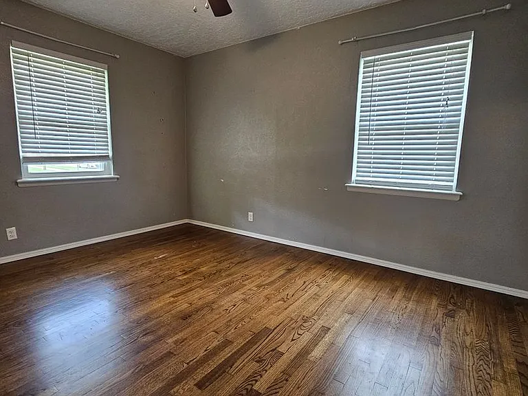 1202 Glenwood St — Photo 16