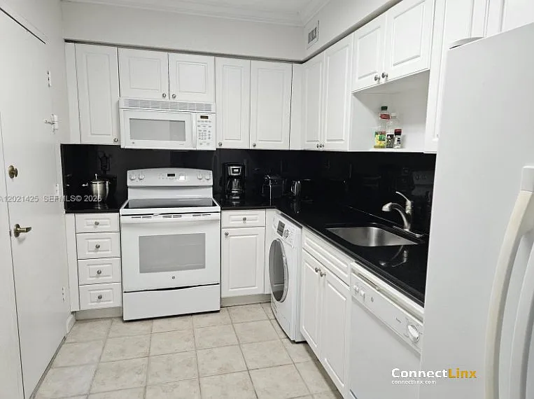 2501 S Ocean Dr — Photo 2