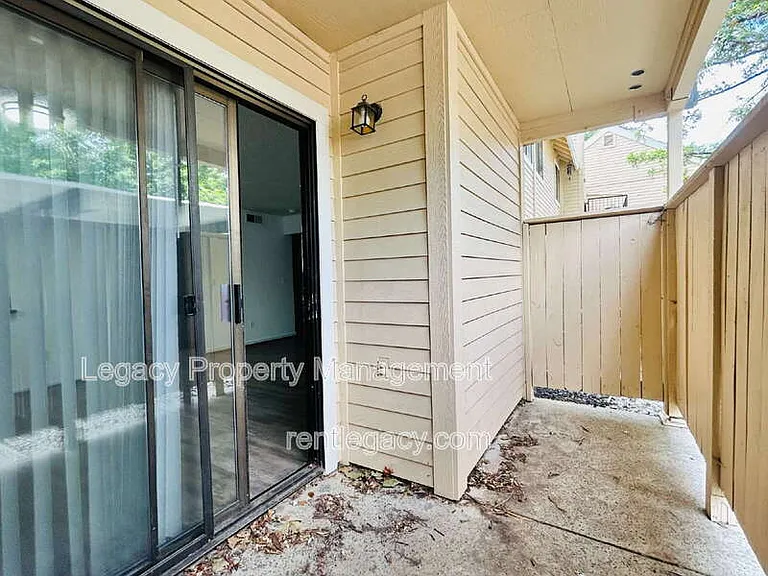 7445 Auburn Oaks Ct #K — Photo 20