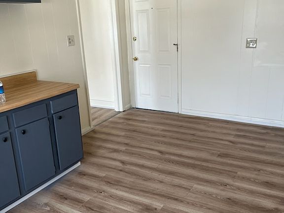 4th image of 1147 Sloan St #4