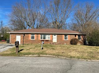 504 Holiday Park Dr, Hopkinsville, KY 42240