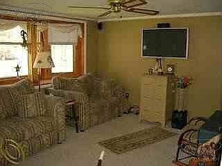 3rd image of 9147 Hutchins St