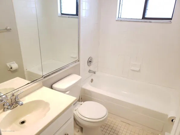 402 Prospect St, Lakewood, NJ 08701