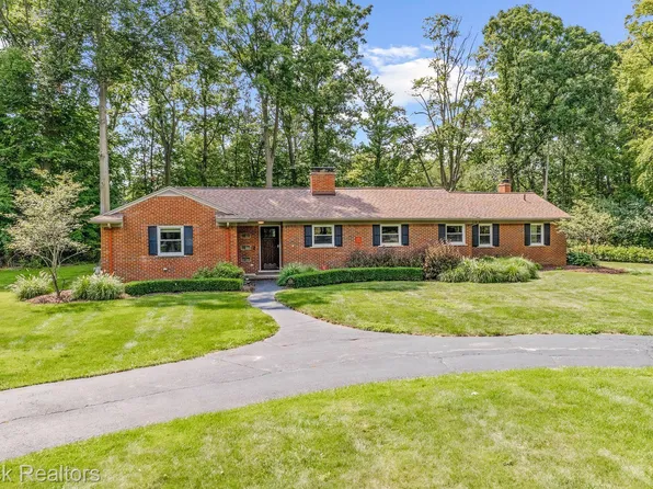 30155 Woodhaven Ln, Beverly Hills, MI 48025