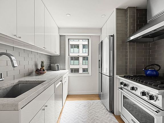 2nd image of 136 E 56th St #4EF