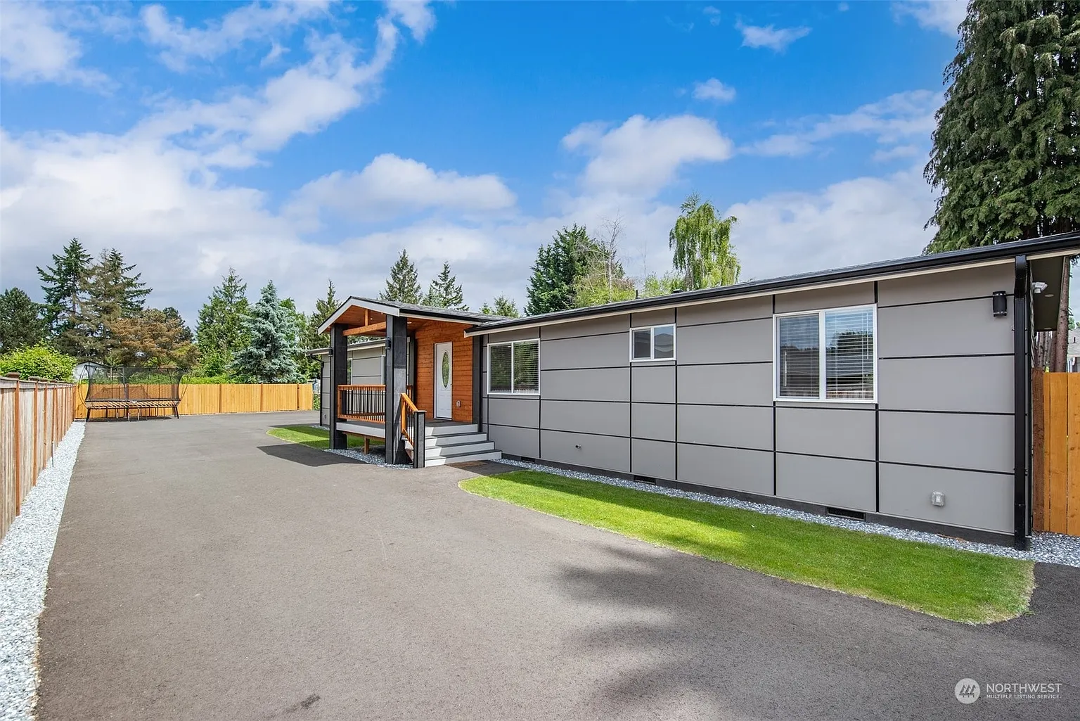 102 1/2 5th Avenue SW photo 1