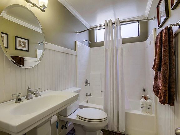 4th image of 4740 34th St Unit 3