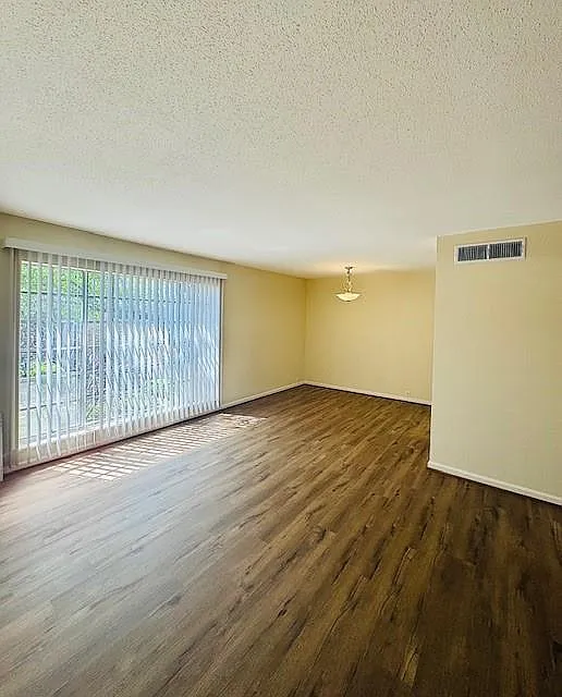 1 bed, 1.0 bath, 630 sqft, $1,250 — Photo 2