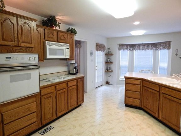 5th image of 7805 Tori Court Ln