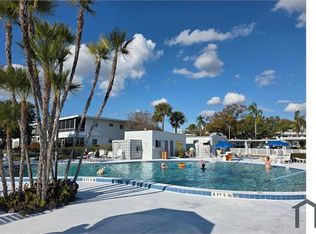 8450 112th St APT 102, Seminole, FL 33772