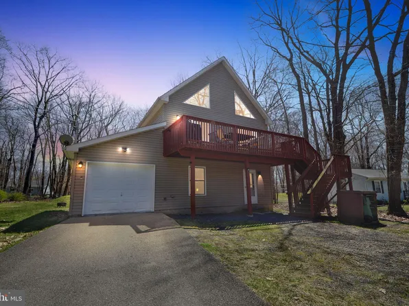 3138 Wintergreen Ln, Pocono Summit, PA 18346