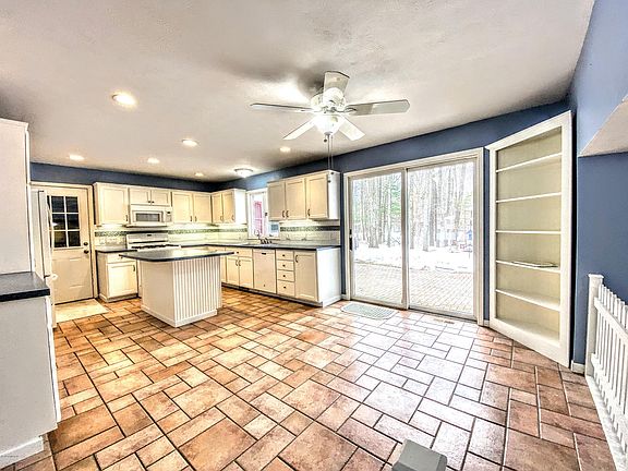 3rd image of 19358 Golfview Dr