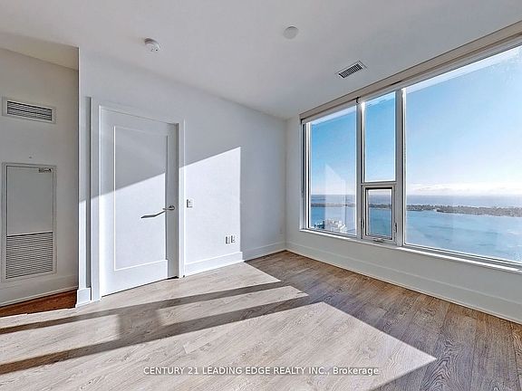4th image of 10 York St #5008