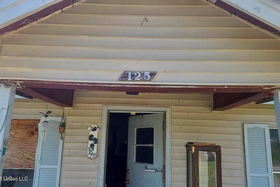 2nd image of 125 N College St