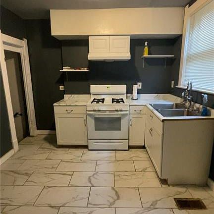 5th image of 2242 Auburn Ave