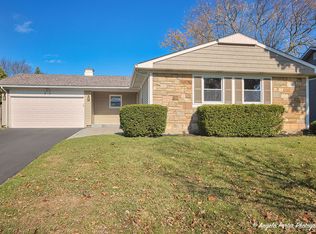 33 Timber Hill Rd, Buffalo Grove, IL 60089