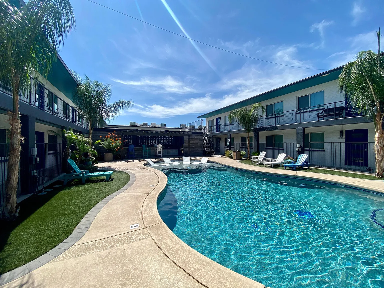 1 and 2 Bedrooms Great Location with Community Pool and Onsite Laundry! 1/2 of Mile from U of A — Photo 2
