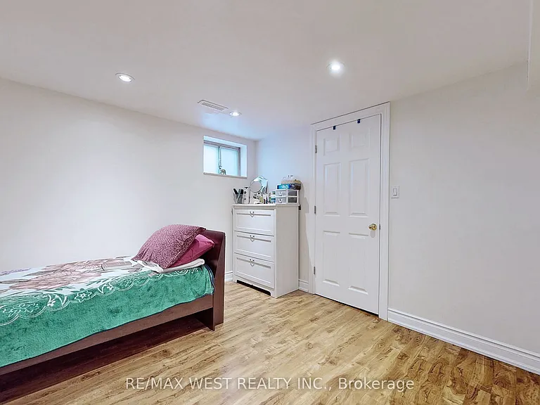 139 Ranee Ave #BASEMENT — Photo 18