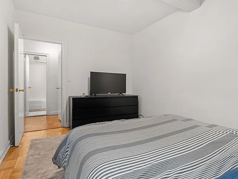 220 Madison Ave #3L — Photo 4