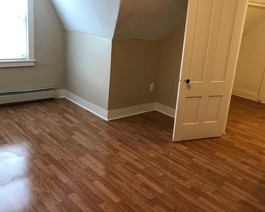 1st image of 512 Wellington Ave #3